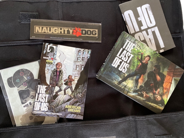 Contents inside canvas wrap (except disc case) Contents inside canvas wrap (except disc case)