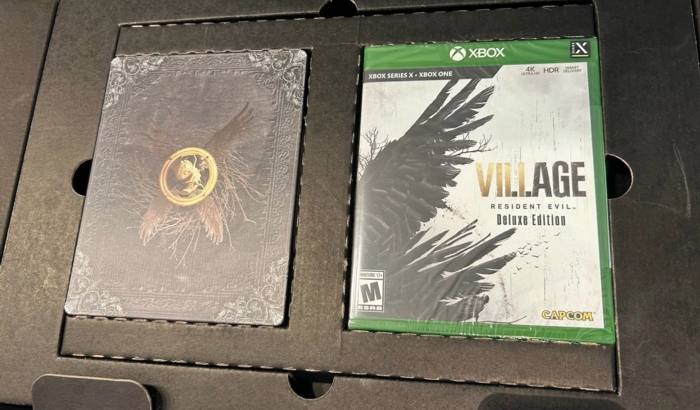 Steelbook and game inside box